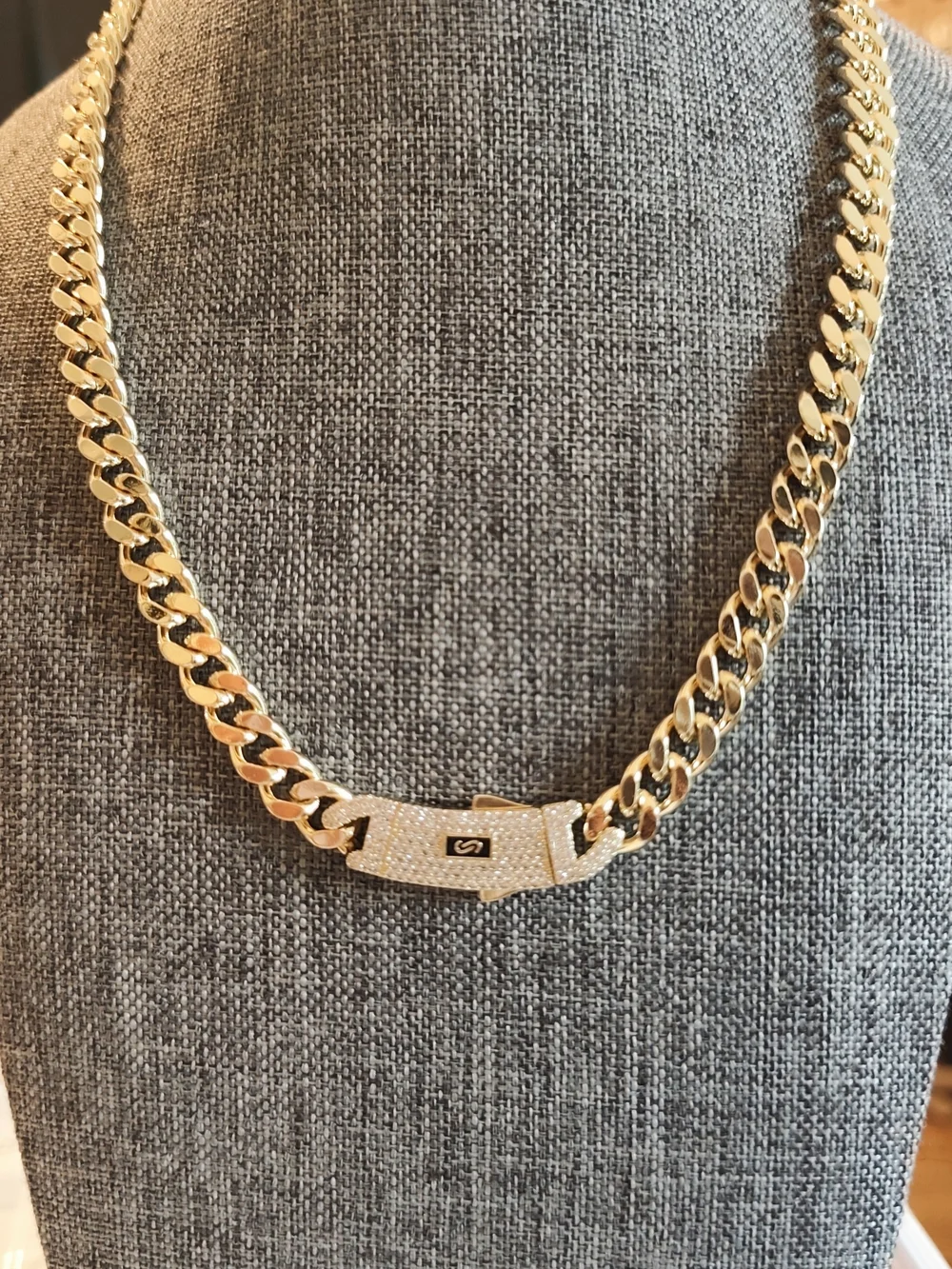 The surface is plated with a thin layer of real gold 14k.